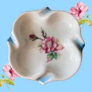 🌸PINK FLOWER JEWELRY TRINKET🌸

🌸PRICE NEGOTIABLE🌸

🌸FROM JAPAN🌸